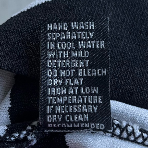 •Cyrus• Knit V-neck Pullover Top - Size Medium - Picture 7 of 8